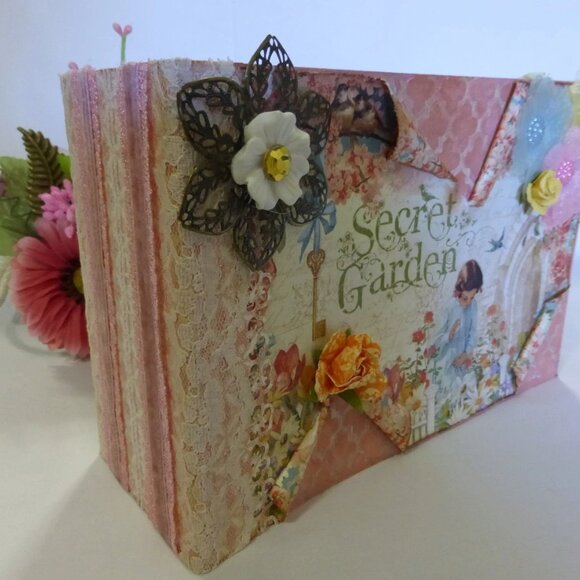 Graphic 45 "SECRET GARDEN" handmade mini album with a box - Picture 5 of 12